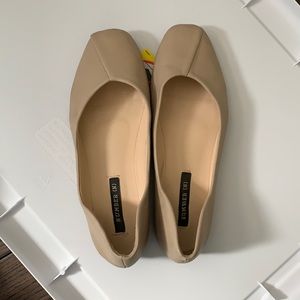 Beige tulip flats size 8